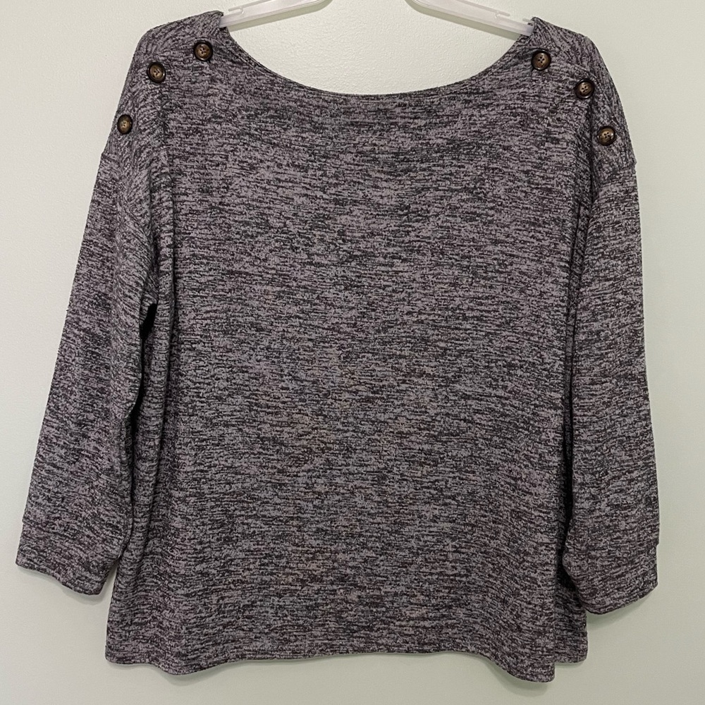 Cable & Gauge top size 1X buttons down shoulders on each side great condition